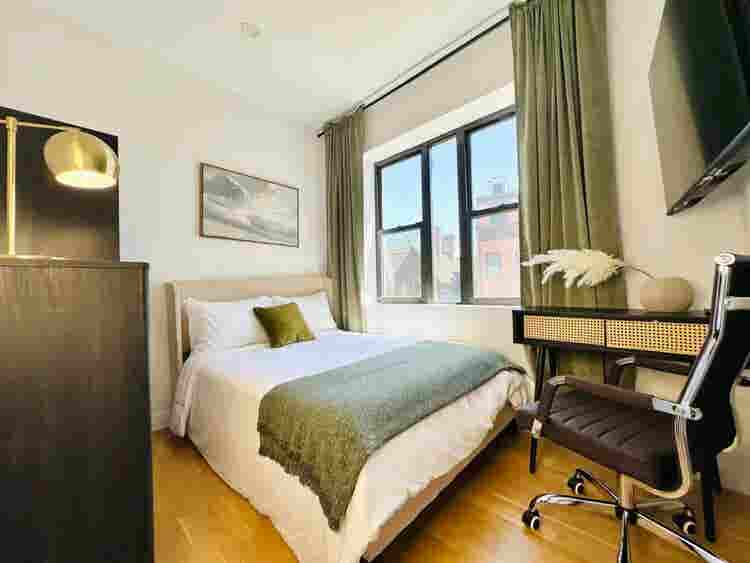 Bright Bedroom in Fort Green - #