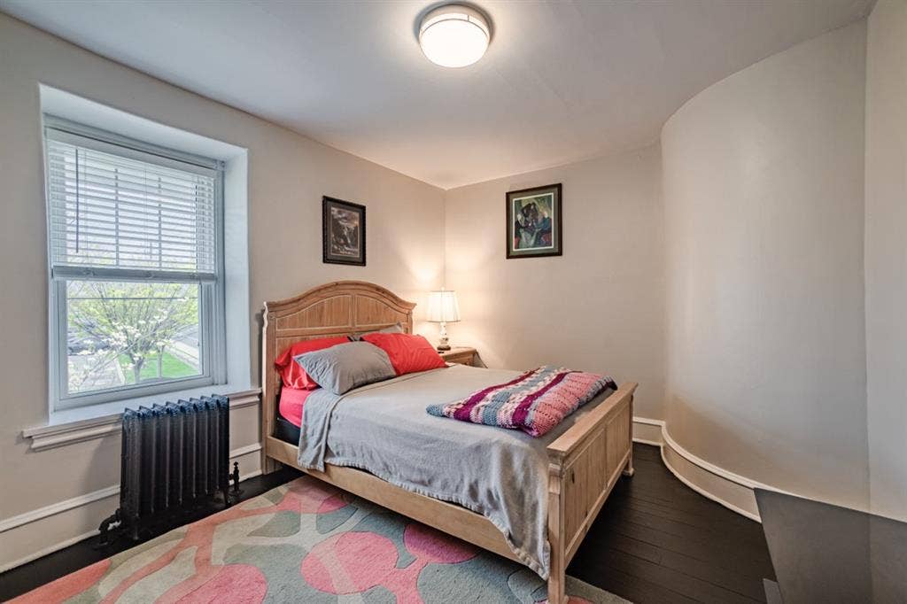Fully-furnished private room!