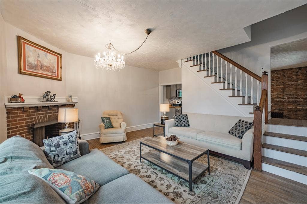 Fully-furnished private room!