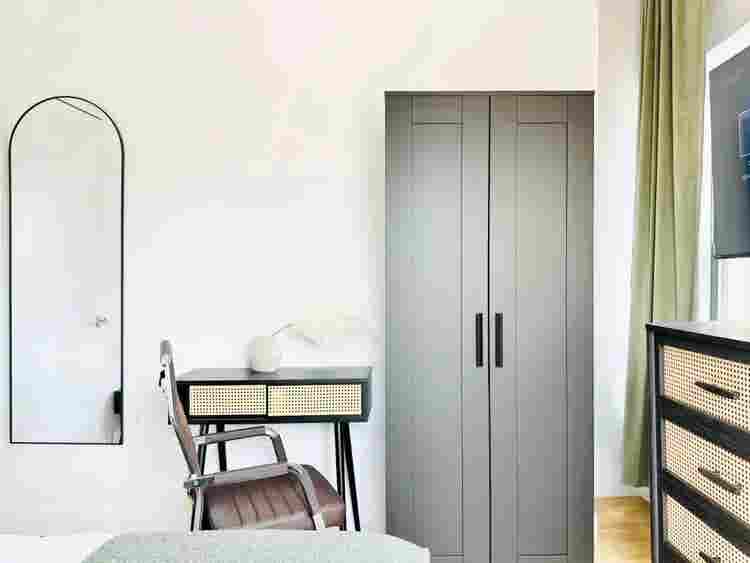 Furnished Room in Dekalb - #