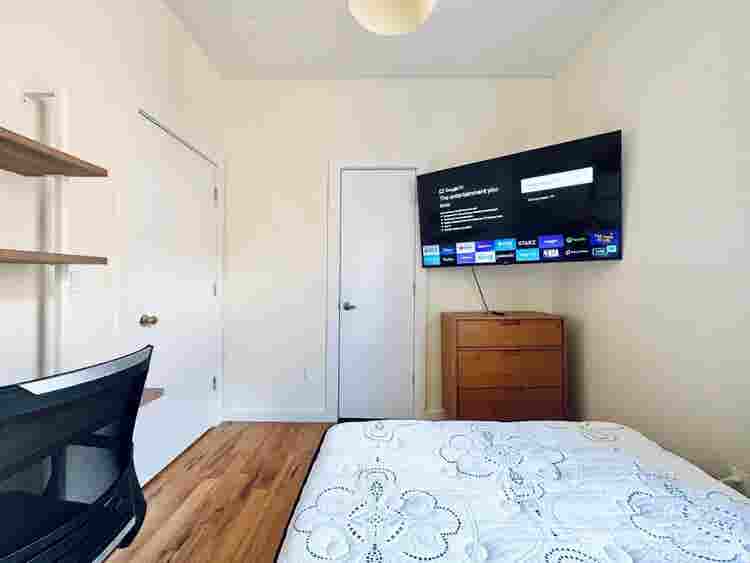 Spacious Room in Crown Heights