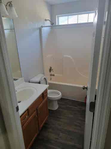 Looking for responsible roommate