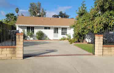 Studio in Glendora $