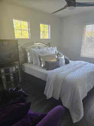 Beautiful Bedroom Available In TO