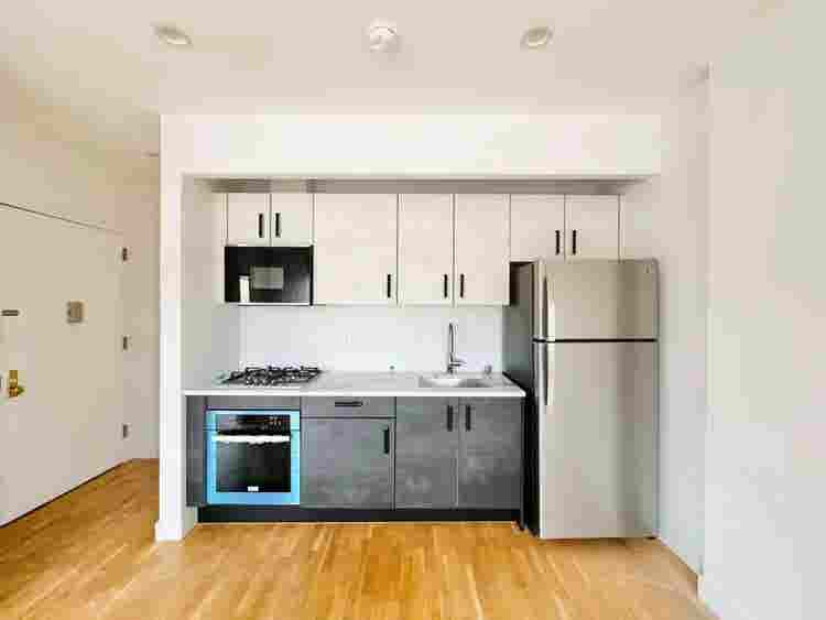 Bright Room in Dekalb Ave