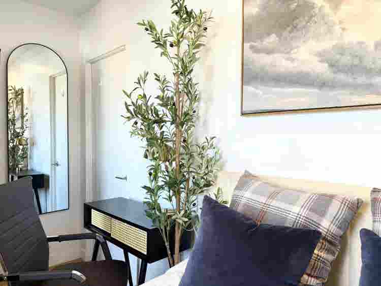 Bright Room in Dekalb Ave