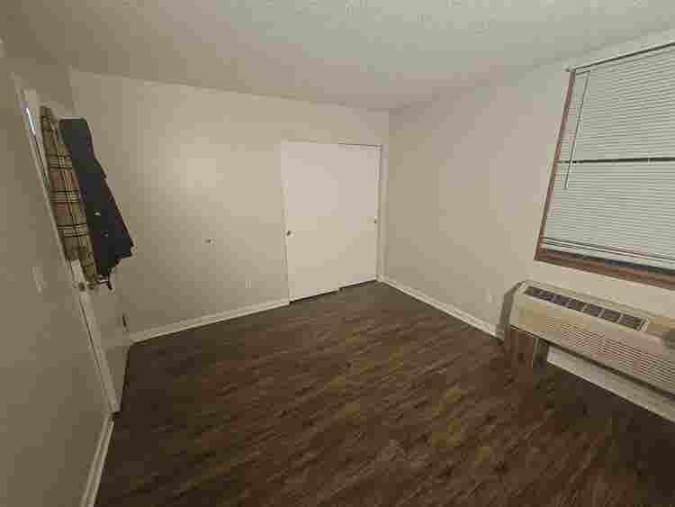 HUGE SHARED 2 BEDROOM APARTMENT
