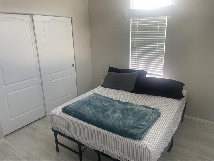 Room For Rent In Colton, CA