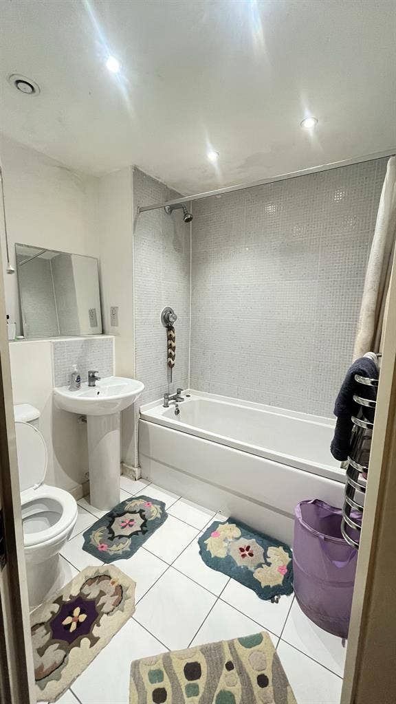 Clean and neat room fully furnished