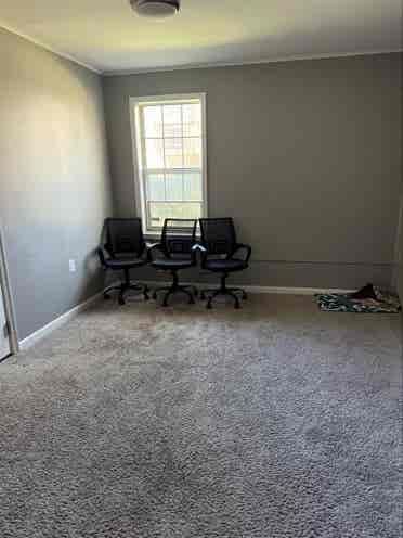 Looking for tenants to rent a room