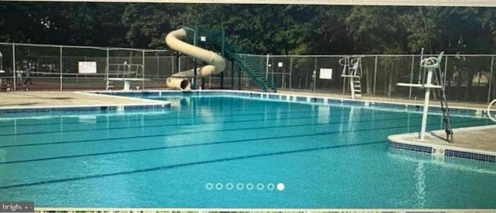 Looking for tenants to rent a room
