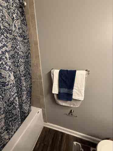 Looking for tenants to rent a room