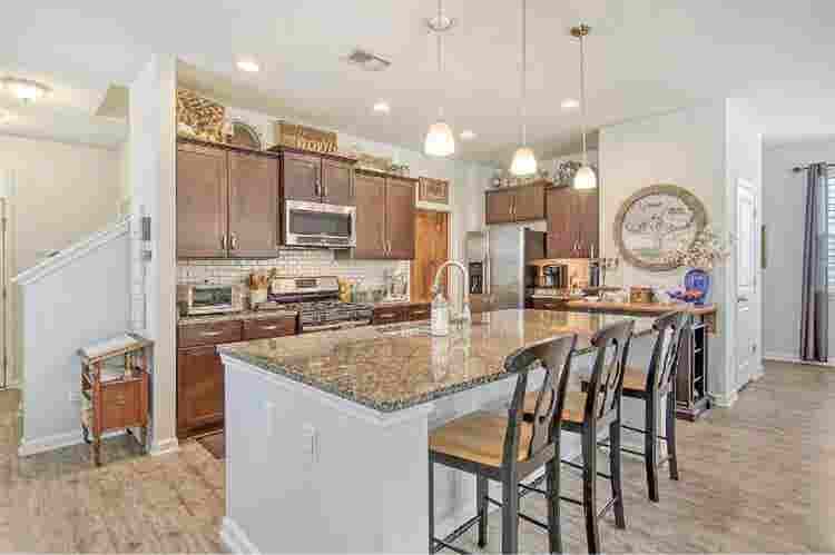 Large Furnished bedroom in CHS