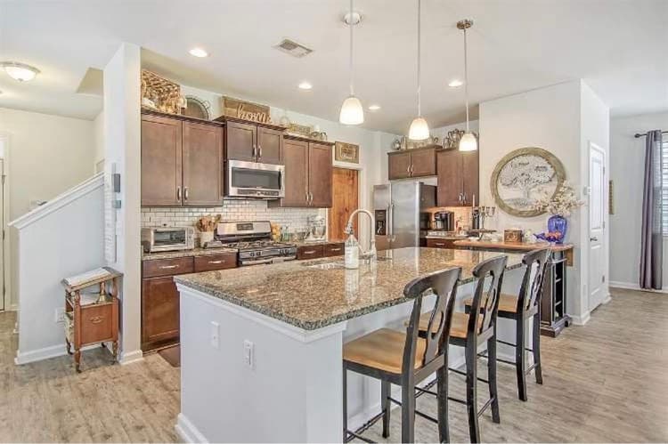 Large Furnished bedroom in CHS