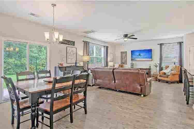 Large Furnished bedroom in CHS