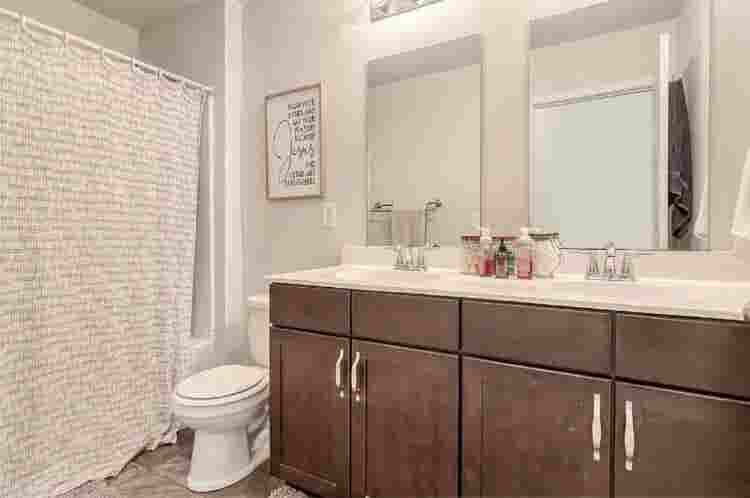 Large Furnished bedroom in CHS