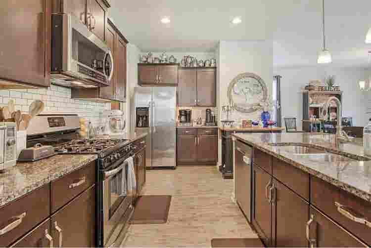 Large Furnished bedroom in CHS