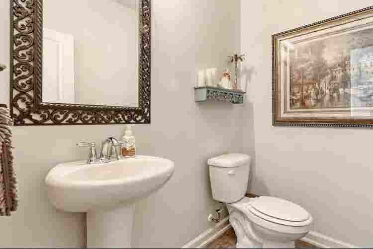 Large Furnished bedroom in CHS