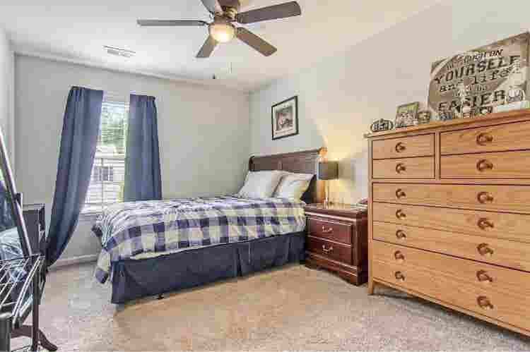 Large Furnished bedroom in CHS
