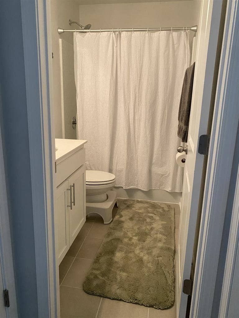 Private room and bathroomm