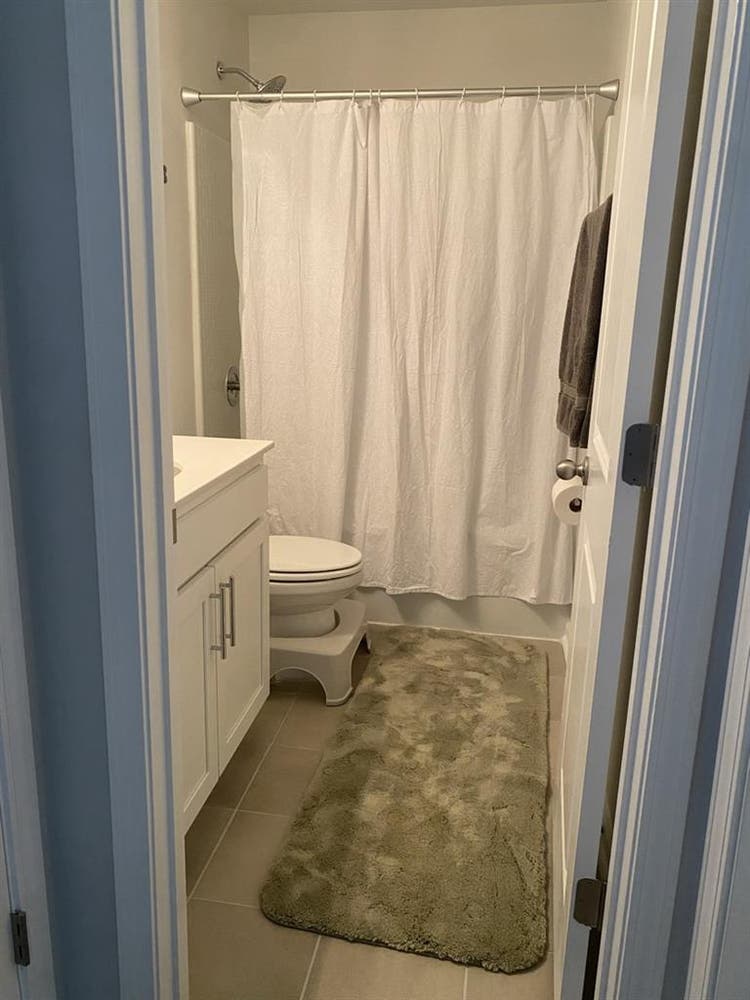 Private room and bathroomm