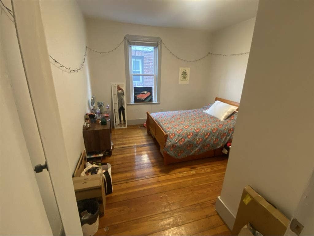 room for rent!