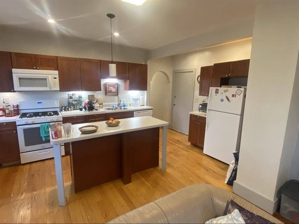 room for rent!