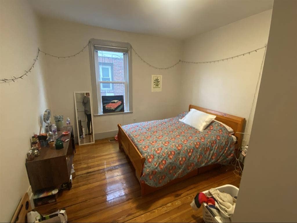 room for rent!