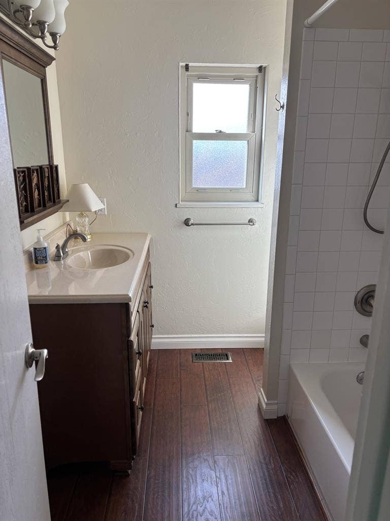 Seeking mature roommatees