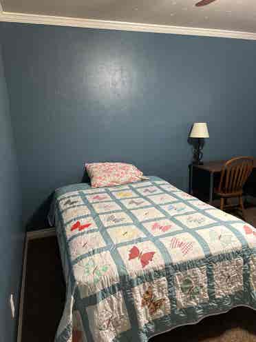 Seeking mature roommatees
