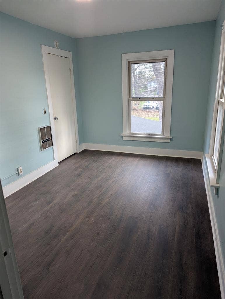 Looking for roommate/s