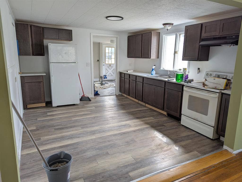 Looking for roommate/s