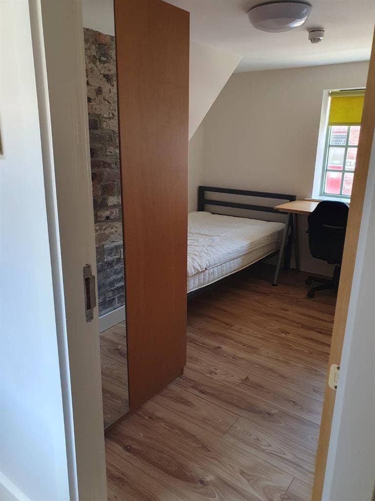 Looking for flatmate this 1 July