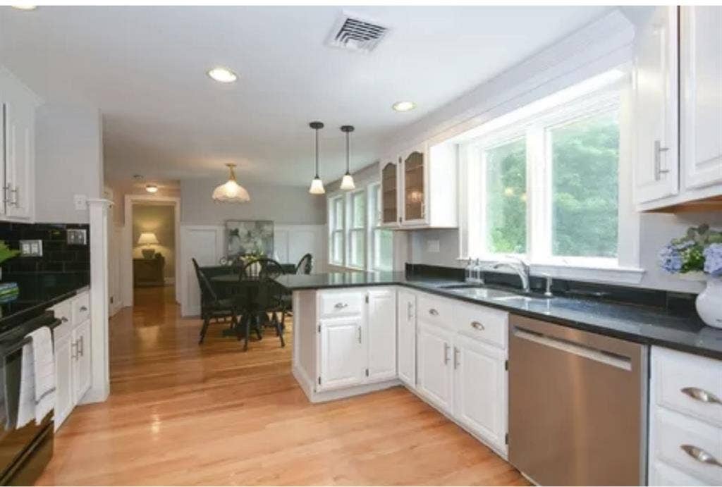 Bright & Spacious & Modern