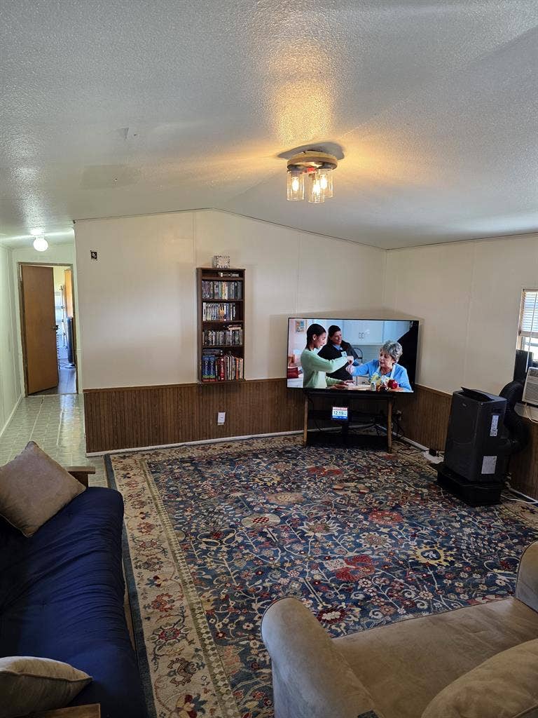 Room to rent in SHARED mobile home