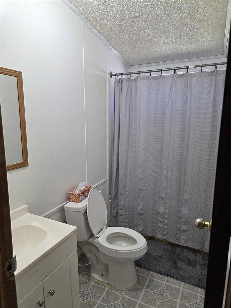Room to rent in SHARED mobile home