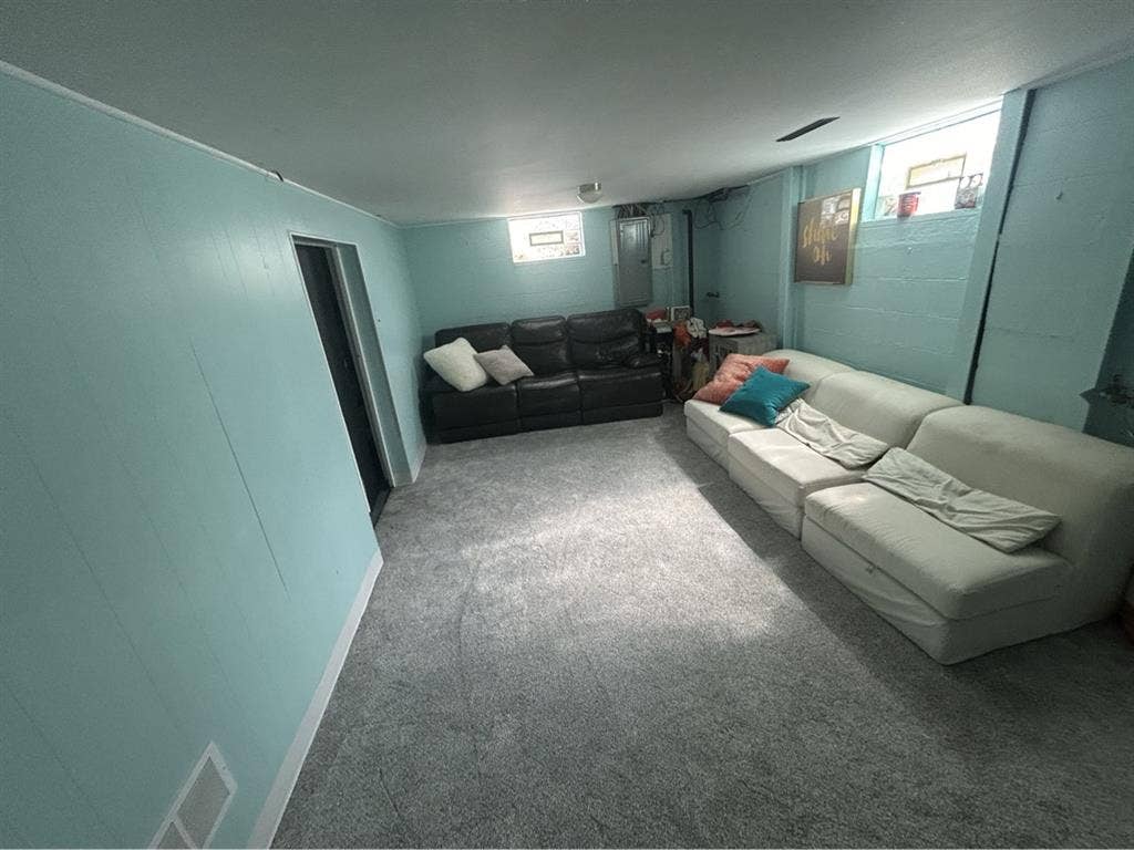 Basement w washer and dryerr