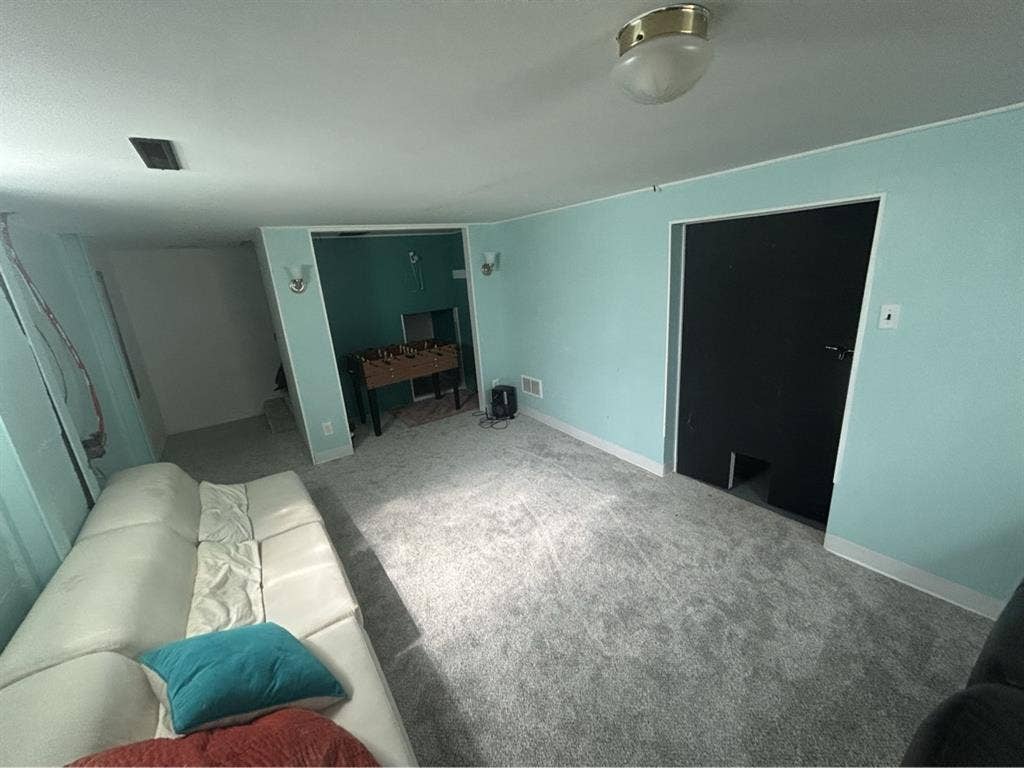 Basement w washer and dryerr