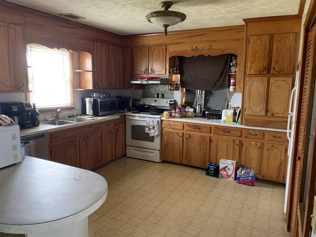 2nd floor apt to share