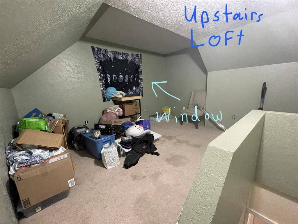 Bedroom and loft in Queer house