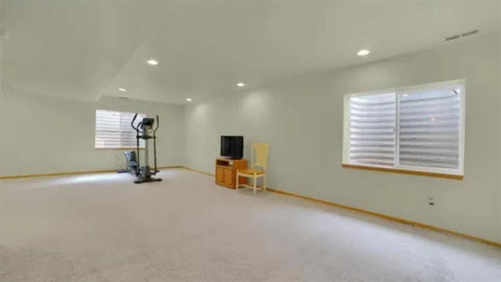Looking for someone to rent a room
