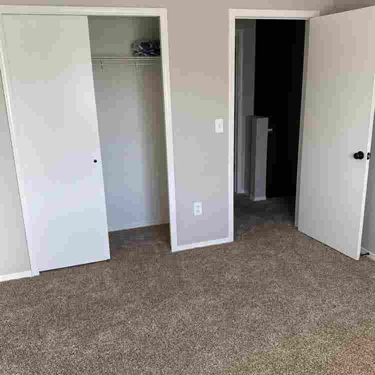 Cozy room for rent! $ +/ utility