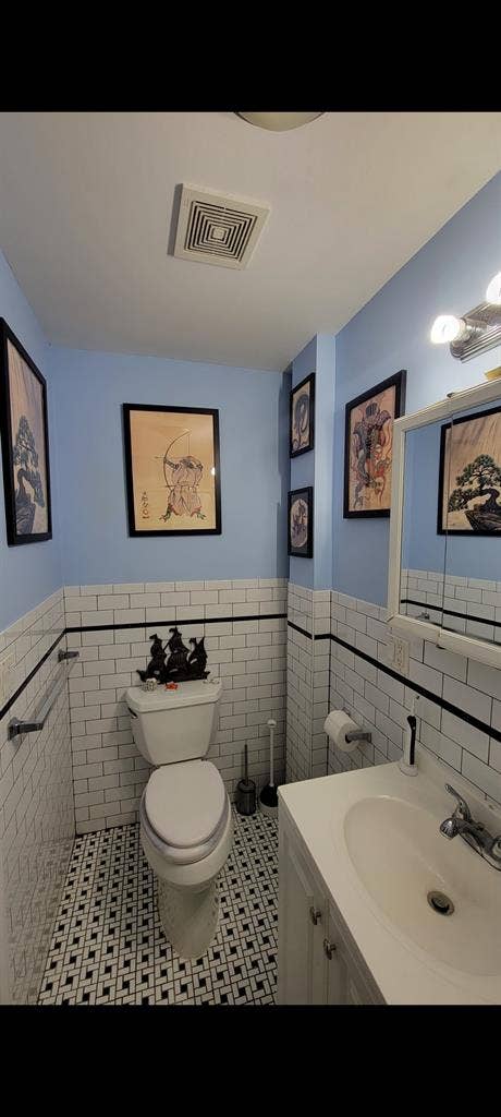 Looking for a roommate
