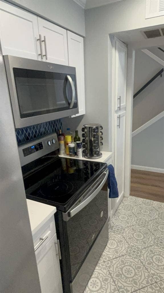 Looking for roomate to share