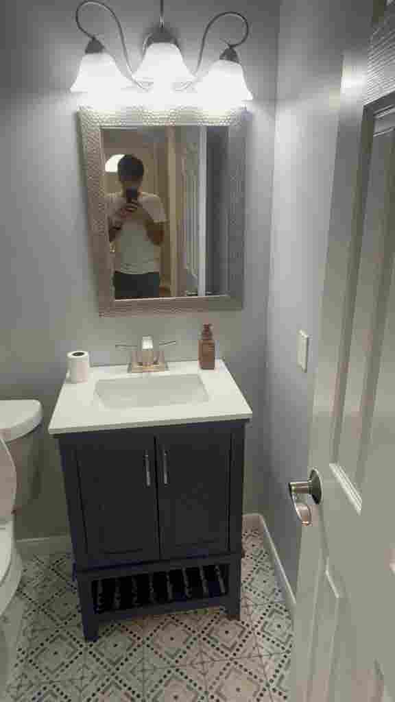 Looking for roomate to share