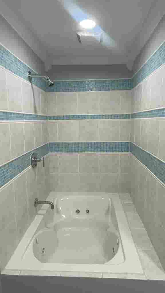 Looking for roomate to share