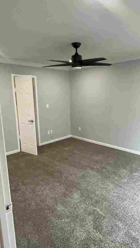 Looking for roomate to share