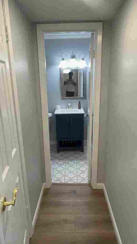 Looking for roomate to share