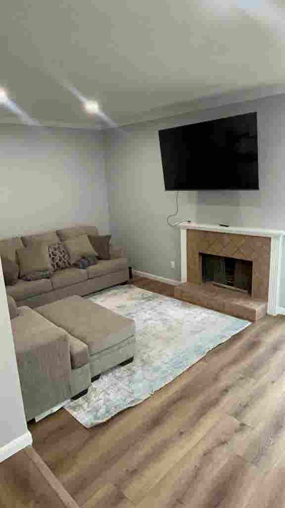 Looking for roomate to share