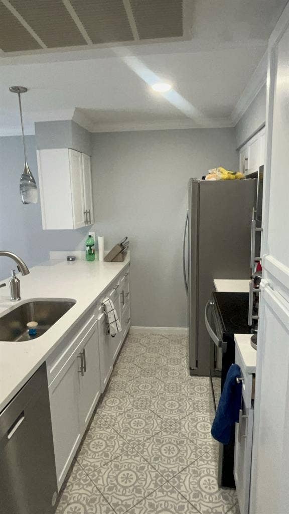 Looking for roomate to share